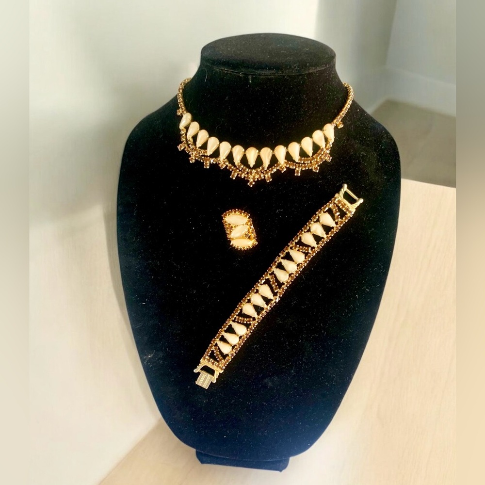 Vtg Elegant Cream and Gold Tone Demi Parure Jewelry Set Necklace & Bracelet